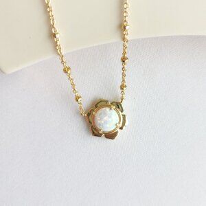 Kendra Scott Susie Gold Bright White Kyocera Opal Necklace